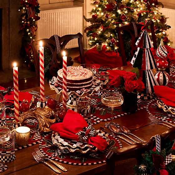 Holly Holiday Beaded Runner
