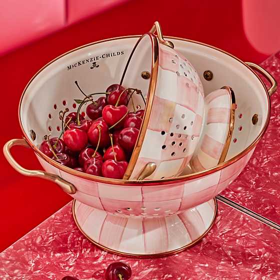 Rosy Check Large Colander