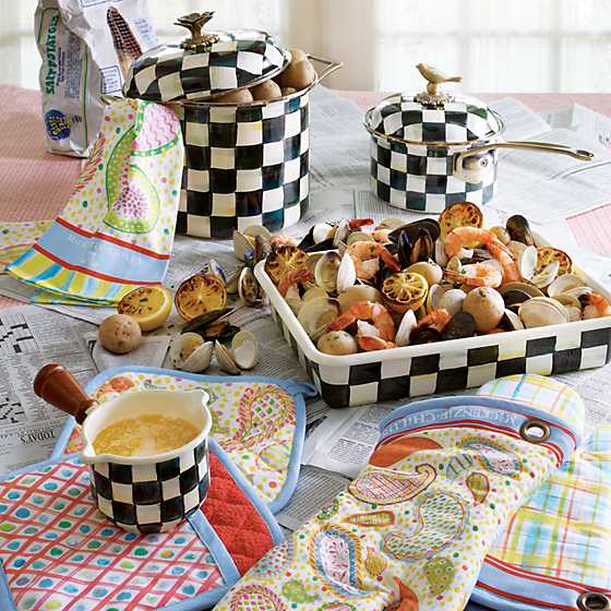 Courtly Check Enamel 2.5 Qt. Saucepan