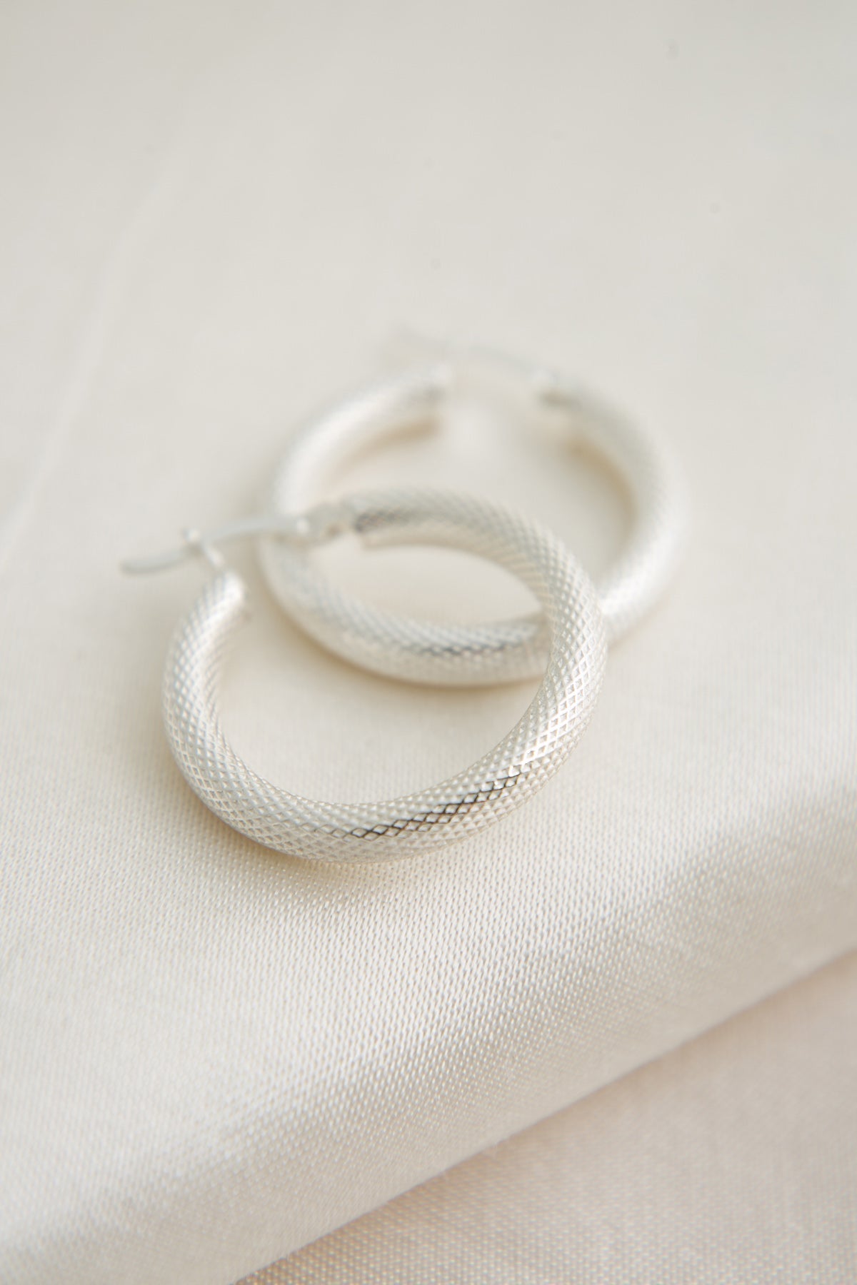 Women's Modern Hoop Earrings in 925 Sterling Silver