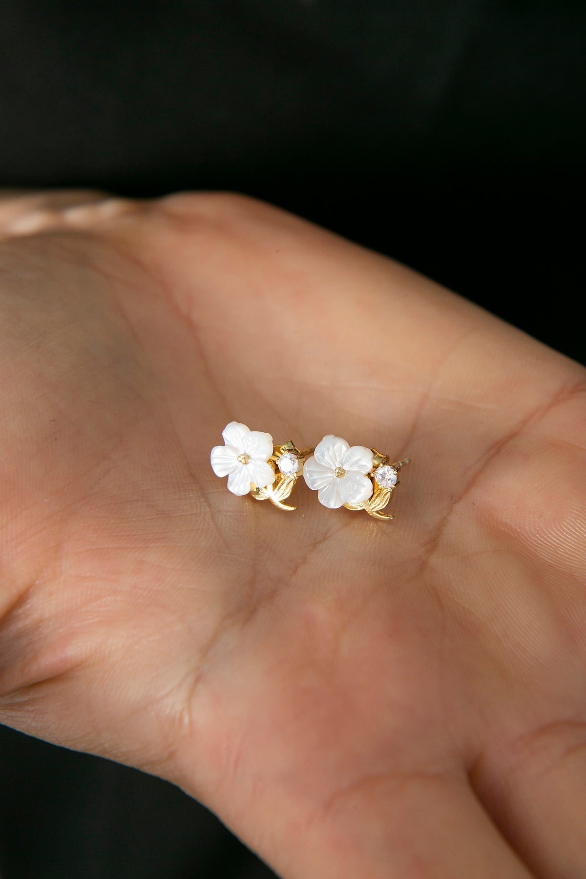 Women's 925 Sterling Silver Magnolia Flower Earrings with Mother of Pearl