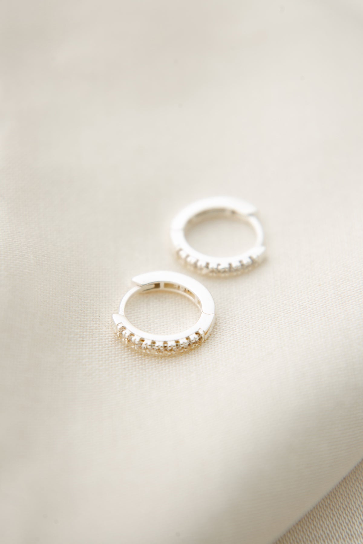Women's Stone-Detailed Hoop Earrings in 925 Sterling Silver