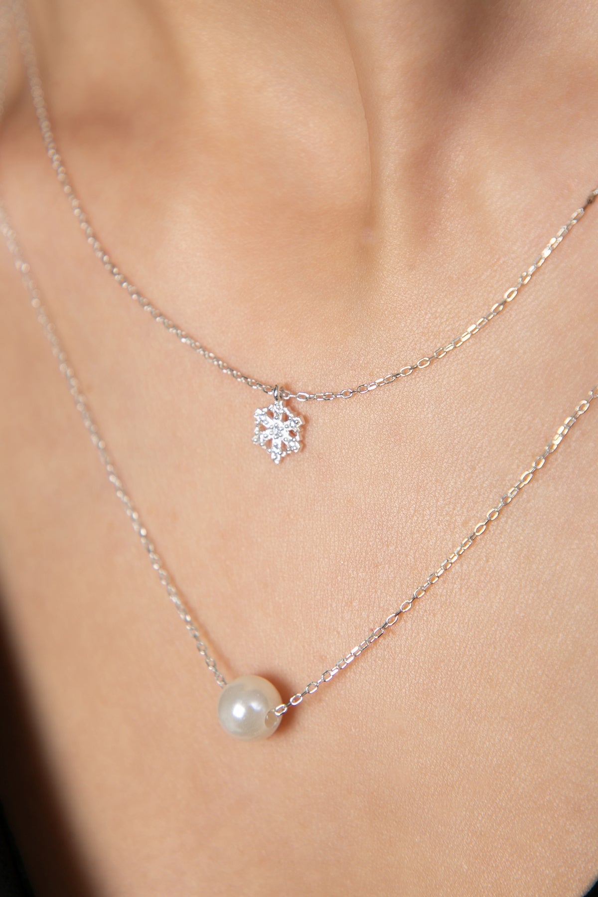 Women's Snowflake and Pearl Detail with Lift Mechanism 925 Sterling Silver Necklace