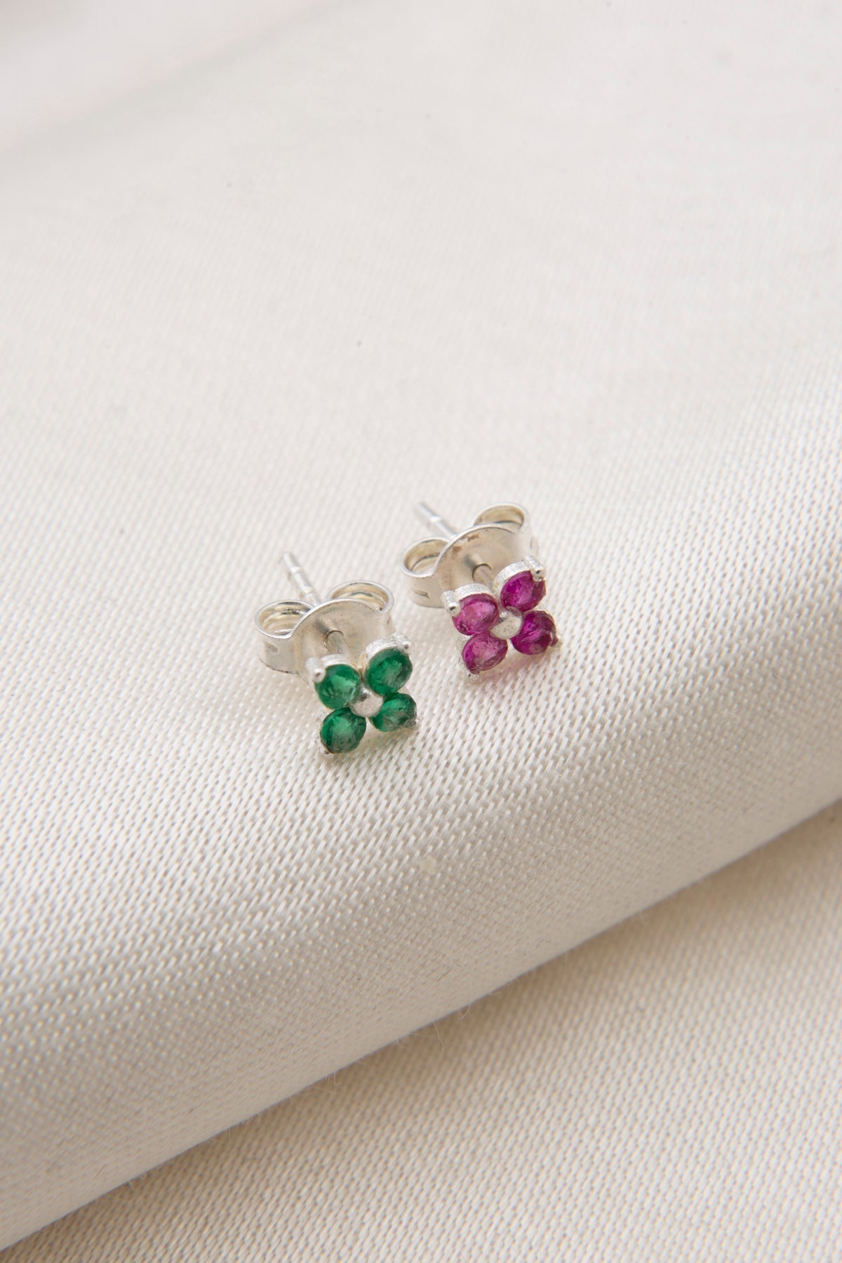 Women's Minimal Flower Design 925 Sterling Silver Earrings